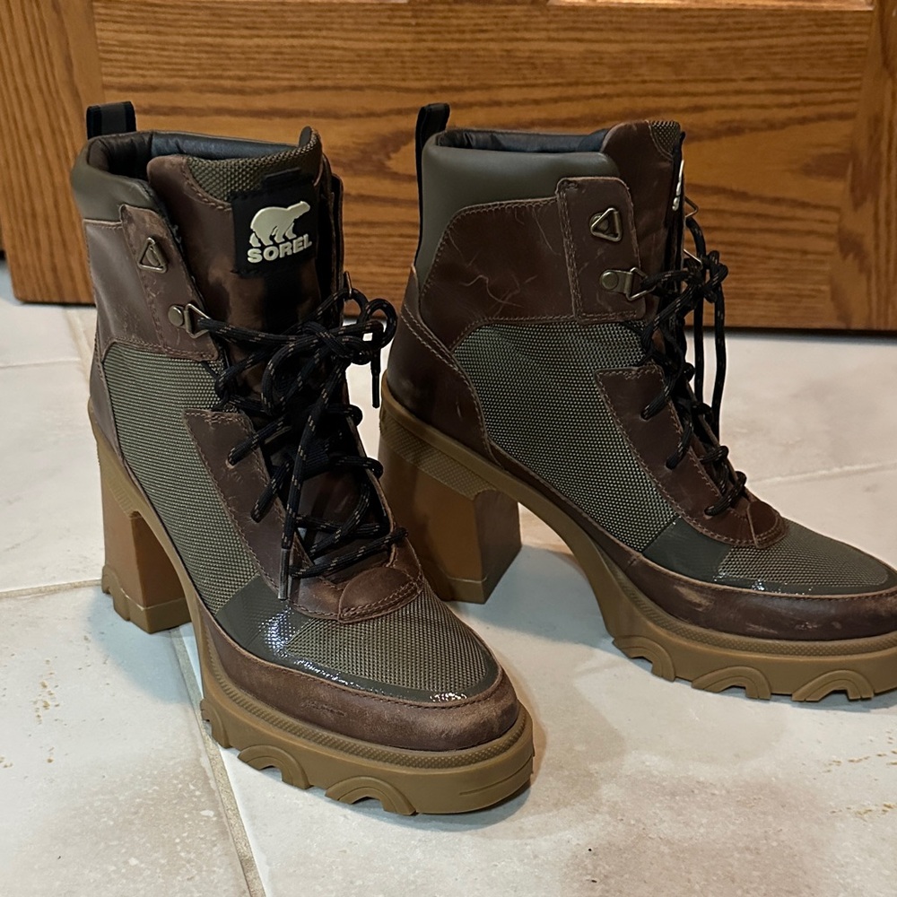 Sorel BREX Women's Heeled Boots in Brown and Olive
